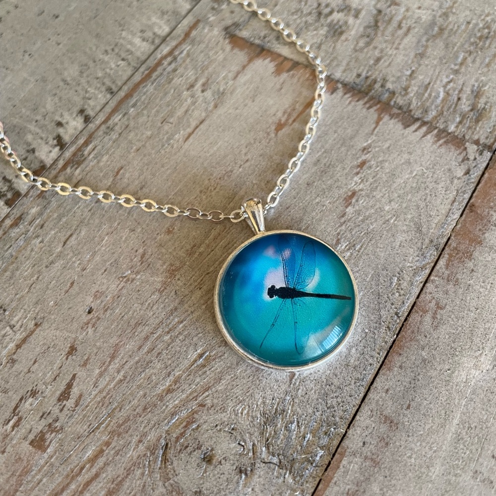 Dragonfly pendant necklace - Picture 2 of 4